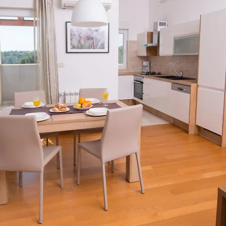Apartment Villa Lumare - 100M From The Sea Pula