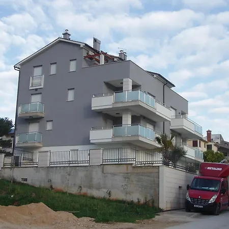 Apartment Villa Lumare - 100M From The Sea Pula