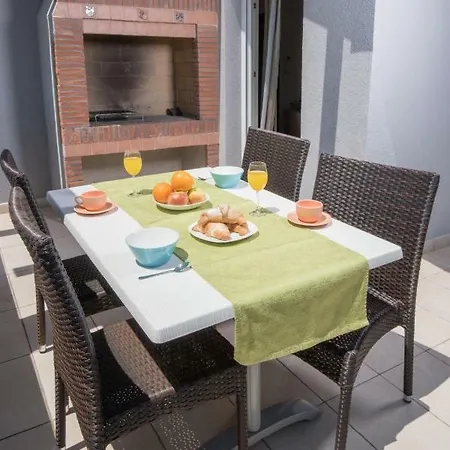 Villa Lumare - 100M From The Sea Pula