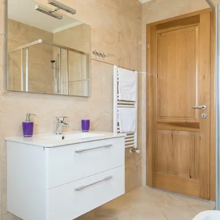 Apartment Villa Lumare - 100M From The Sea